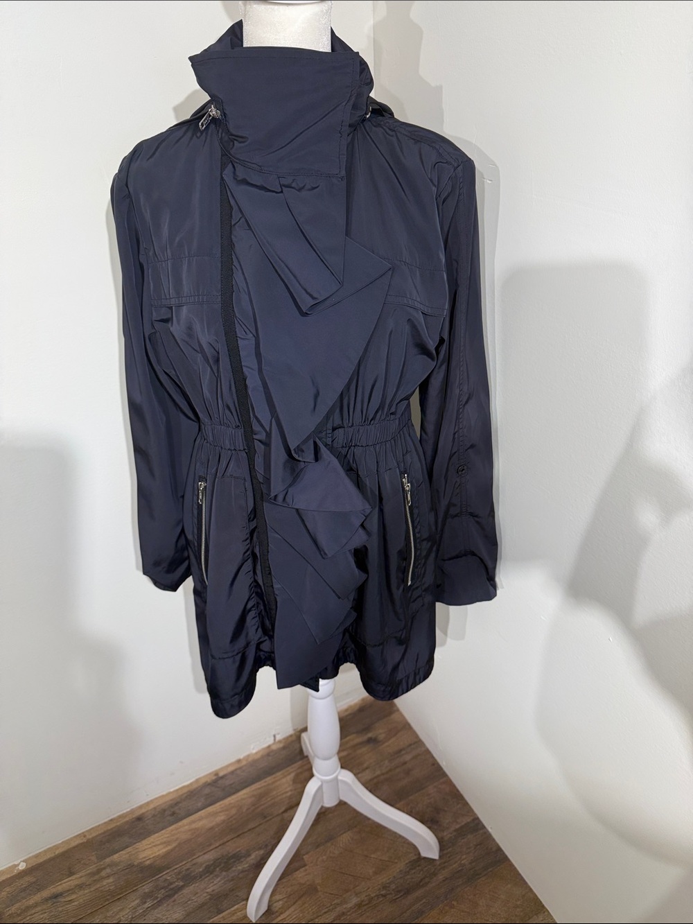 Ali RoWomen’s Black Ruffle-Front Lightweight Jacket